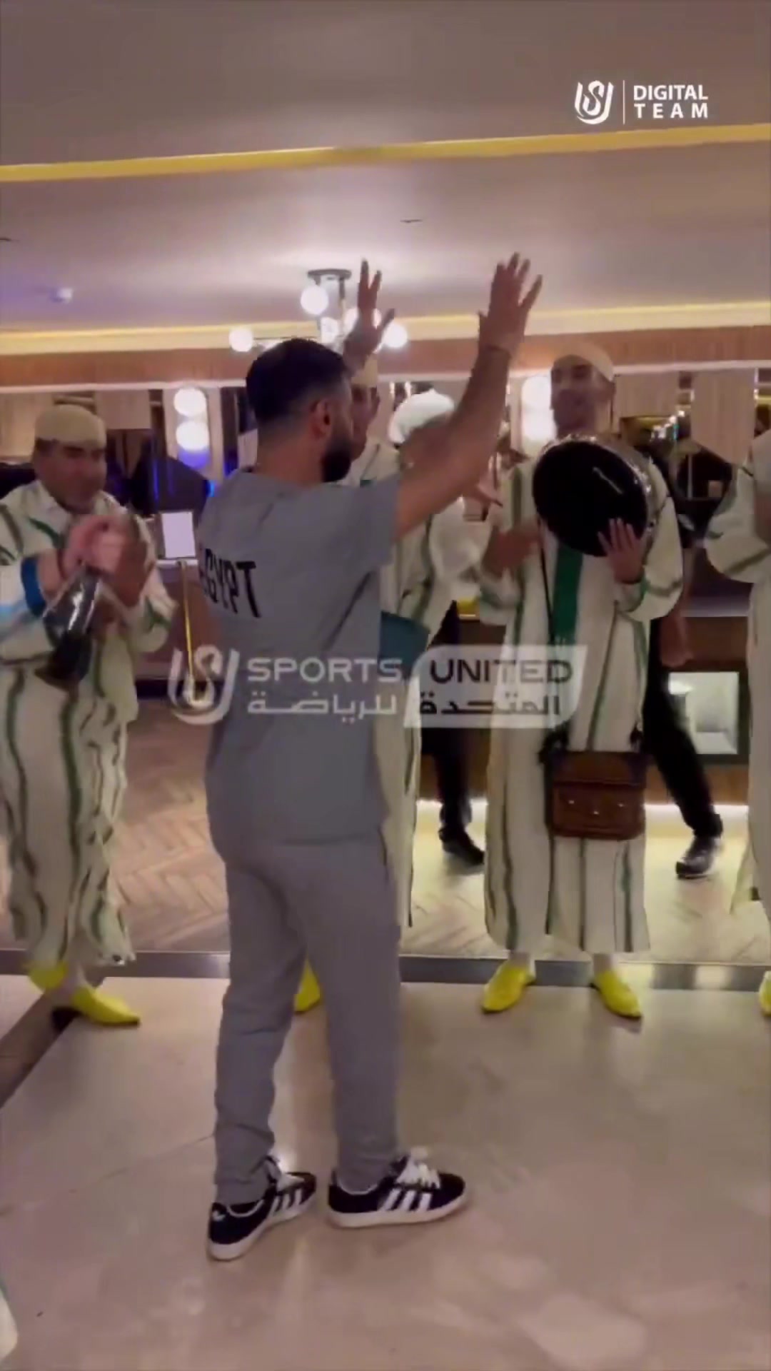 薩拉赫梅開二度率埃及晉級世界杯賽后和隊友跳舞慶祝