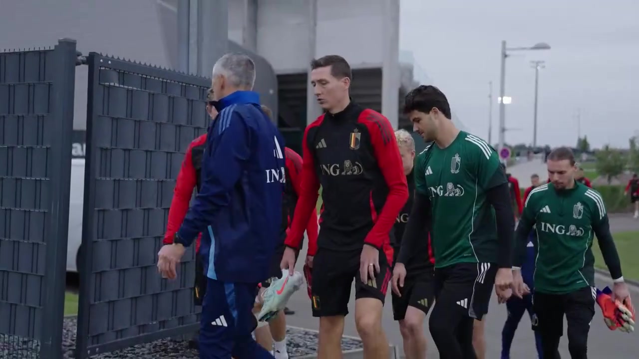 誰會是隊(duì)長呢比利時(shí)備戰(zhàn)北馬其頓的訓(xùn)練