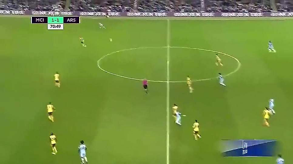 丁丁不看人轉(zhuǎn)身60米精準長傳看呆詹俊張路