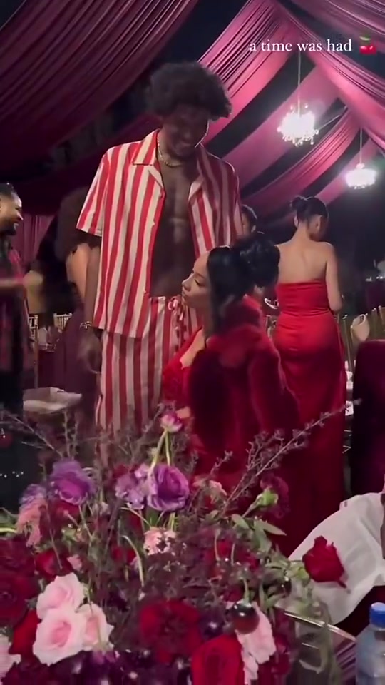 在街頭打架了杰倫-格林這40歲的女友長(zhǎng)得真的好有韻味啊