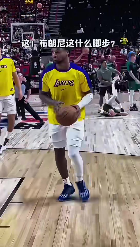 布朗尼這是在練習(xí)什么腳步看起來似乎走了很多步