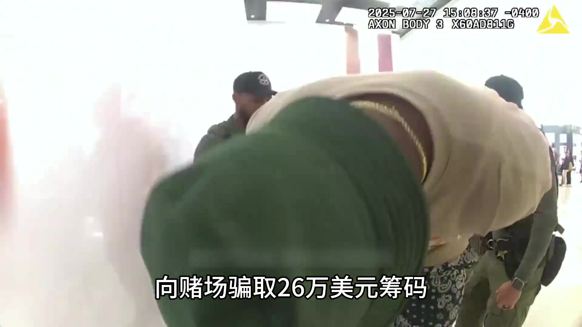 小莫里斯被捕過程曝光以防萬(wàn)一警員給他戴了三副鐐銬