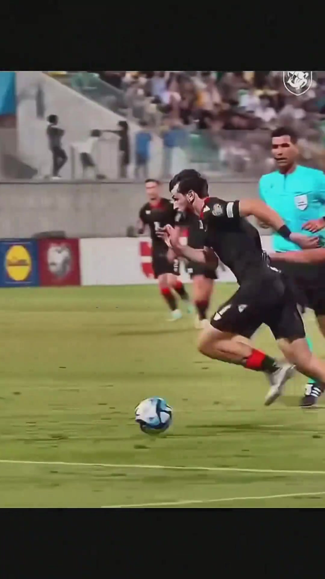 吸在腳上K77這后拉球過(guò)人真不是AI視頻嗎