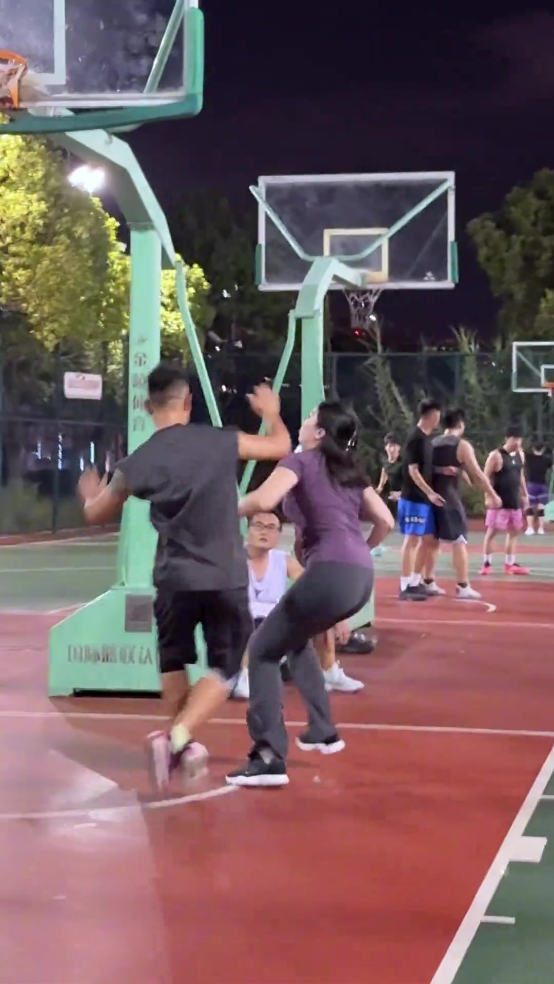 確實(shí)挺能打野球場肘姐做我的敵人你能撐多久