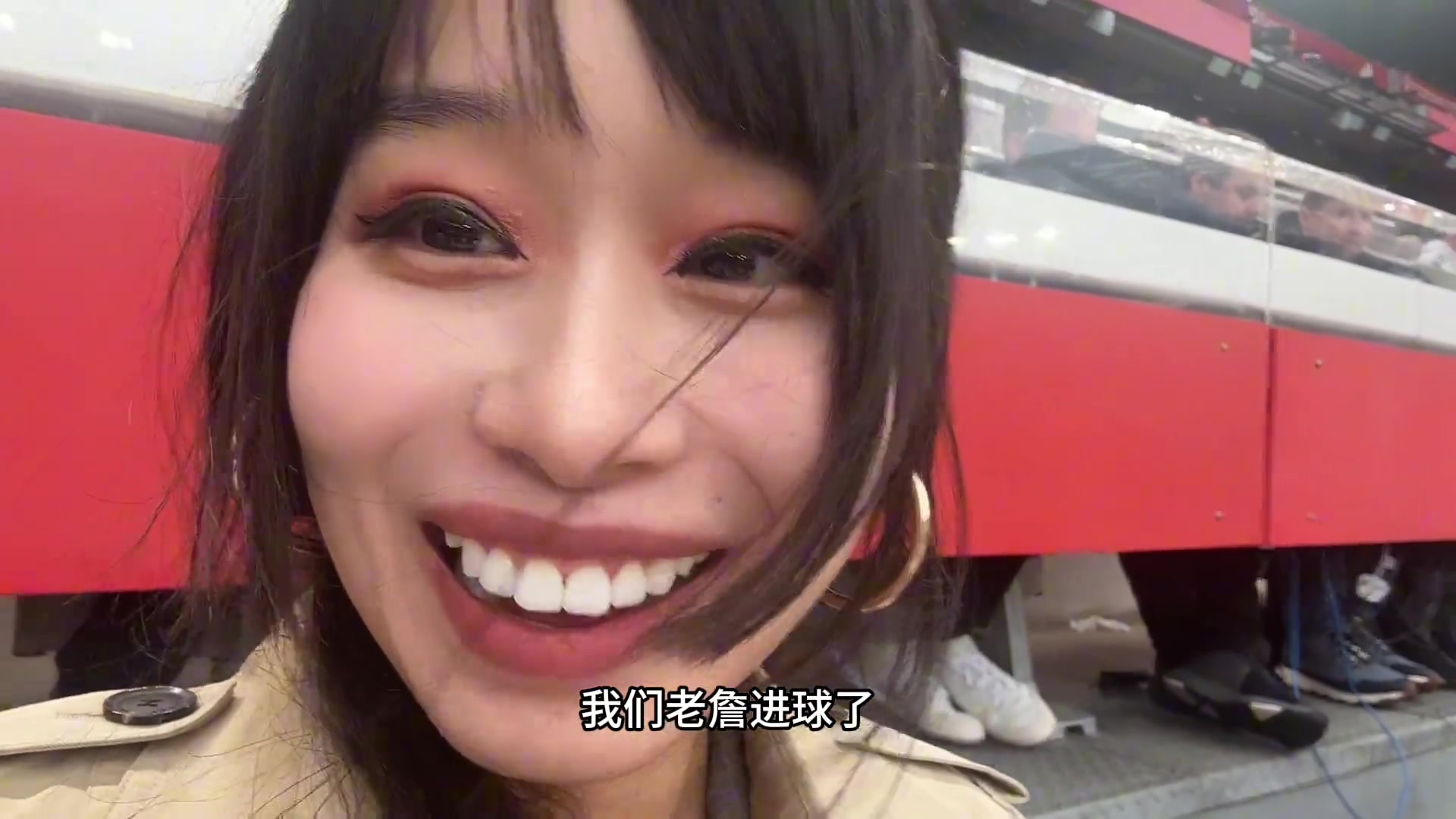 大老師看到姆貝莫進(jìn)球后整個(gè)人都笑壞了馬奎爾進(jìn)球后差點(diǎn)哭出來