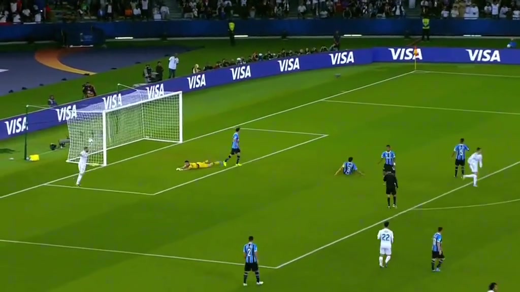 看了C羅這個(gè)視頻讓人覺得凌空抽射很簡(jiǎn)單