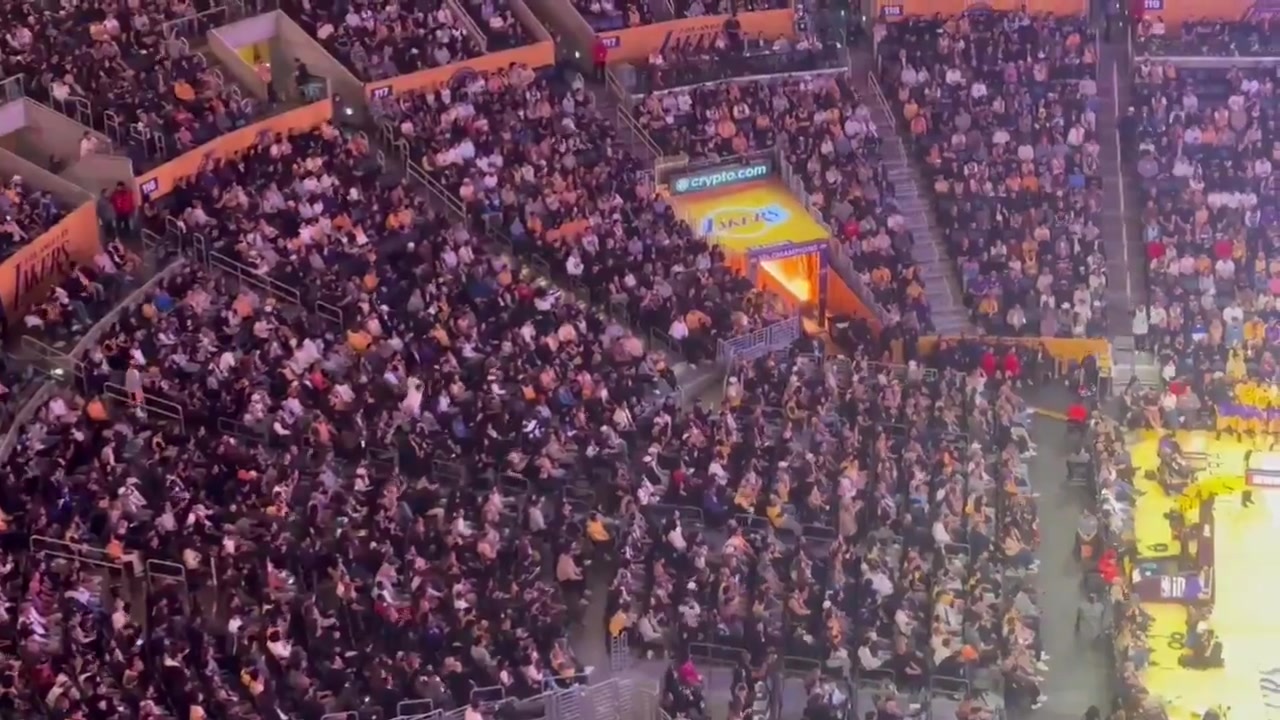 還惦記著這事湖人揭幕戰(zhàn)全場(chǎng)球迷高喊謝謝獨(dú)行俠GM尼科