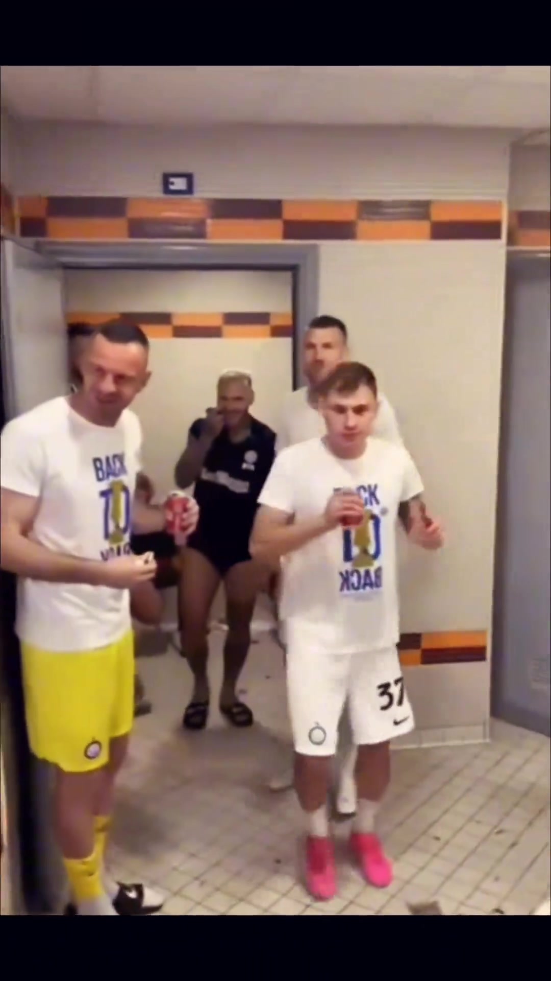 罕見啊國米球迷曬視頻藍(lán)黑不高興難得高興了一回