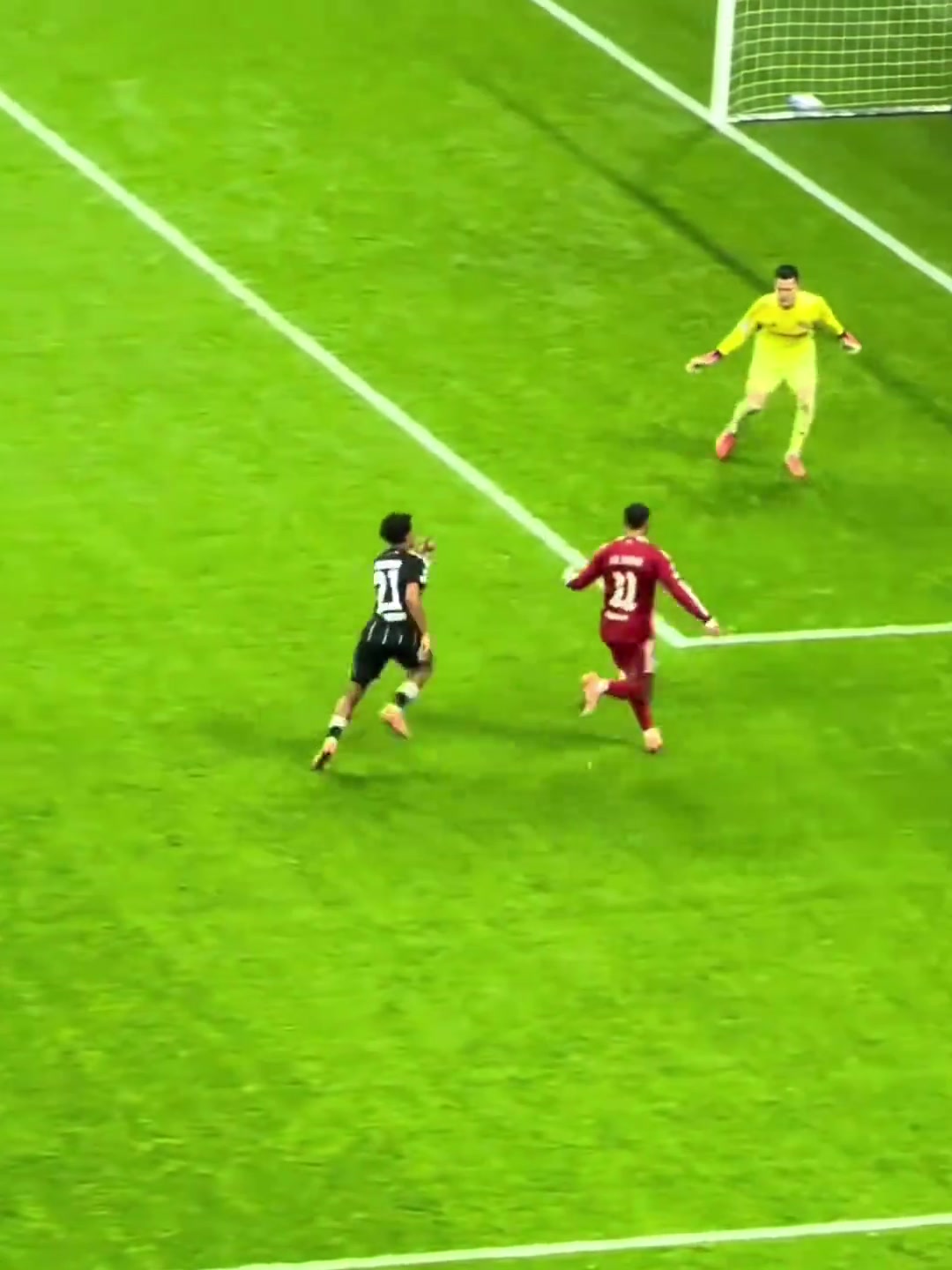 面對(duì)薩拉赫的操作維爾茨敢怒不敢言