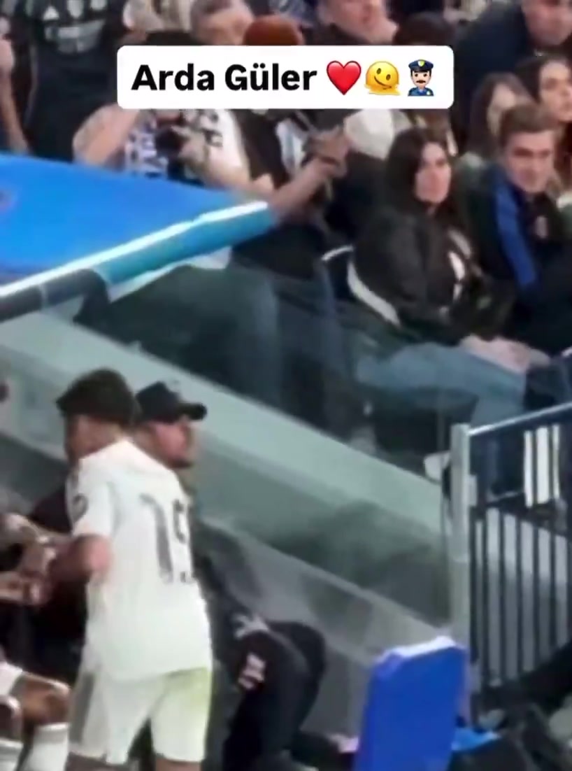 這小伙子會做人安保大哥沒想到居勒爾會和他握手