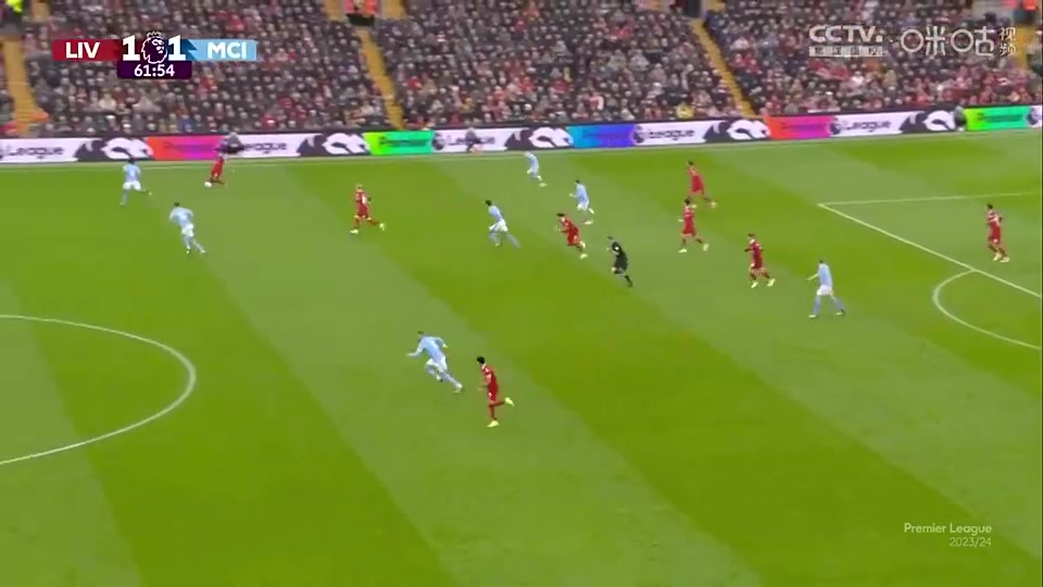 離大譜了薩拉赫曾傳球迪亞斯錯失超級大單刀詹俊都無語了