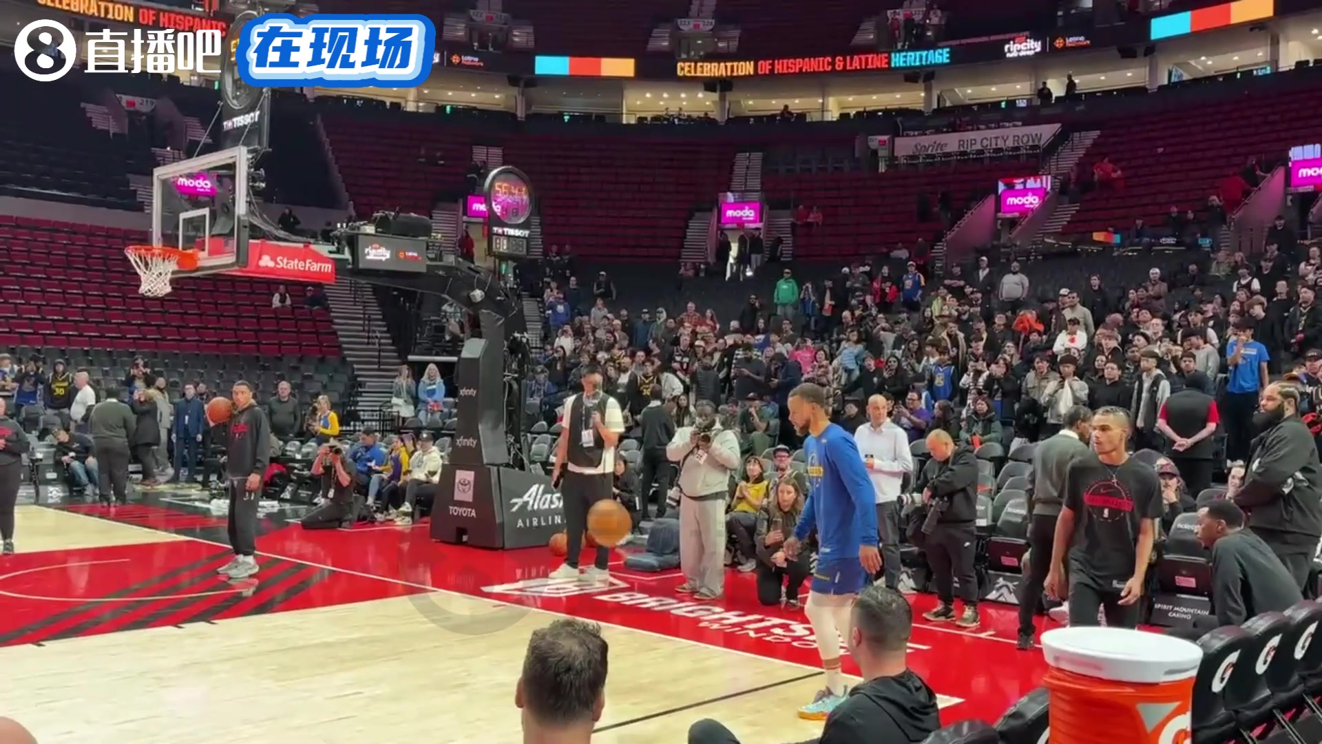 小學生很會整活啊庫里賽前熱身大秀腳法