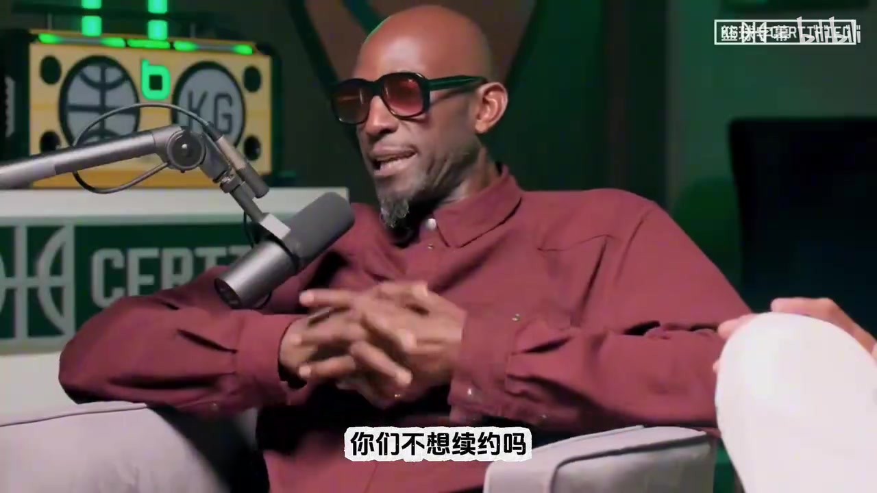 真敢說啊加內(nèi)特詹姆斯像是通過詐傷表達沒能續(xù)約湖人的不滿