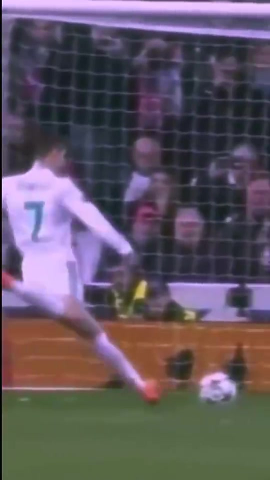 震驚所有人C羅當(dāng)年這記點(diǎn)球主罰時竟讓球漂浮起來