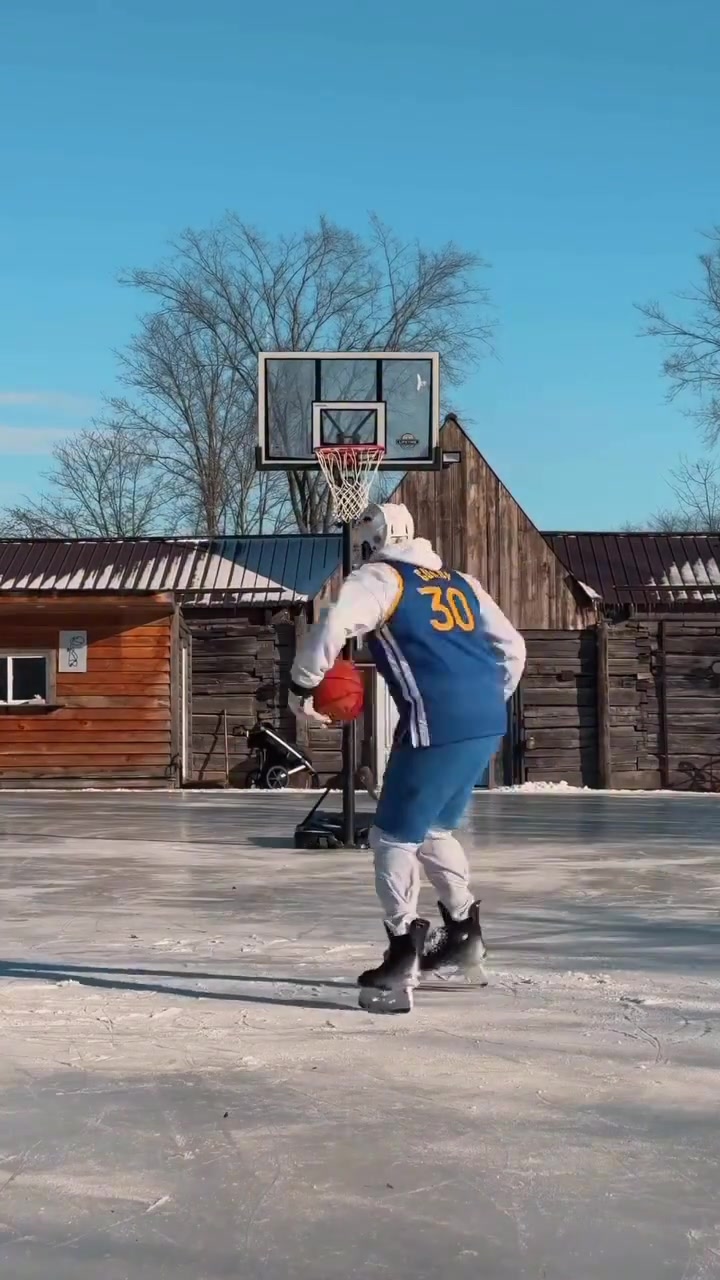 你還真別說這哥們打球應(yīng)該比庫里本人還絲滑