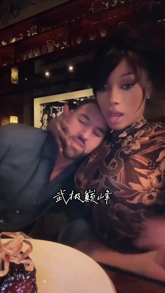 太甜咯克萊跟女友大秀恩愛