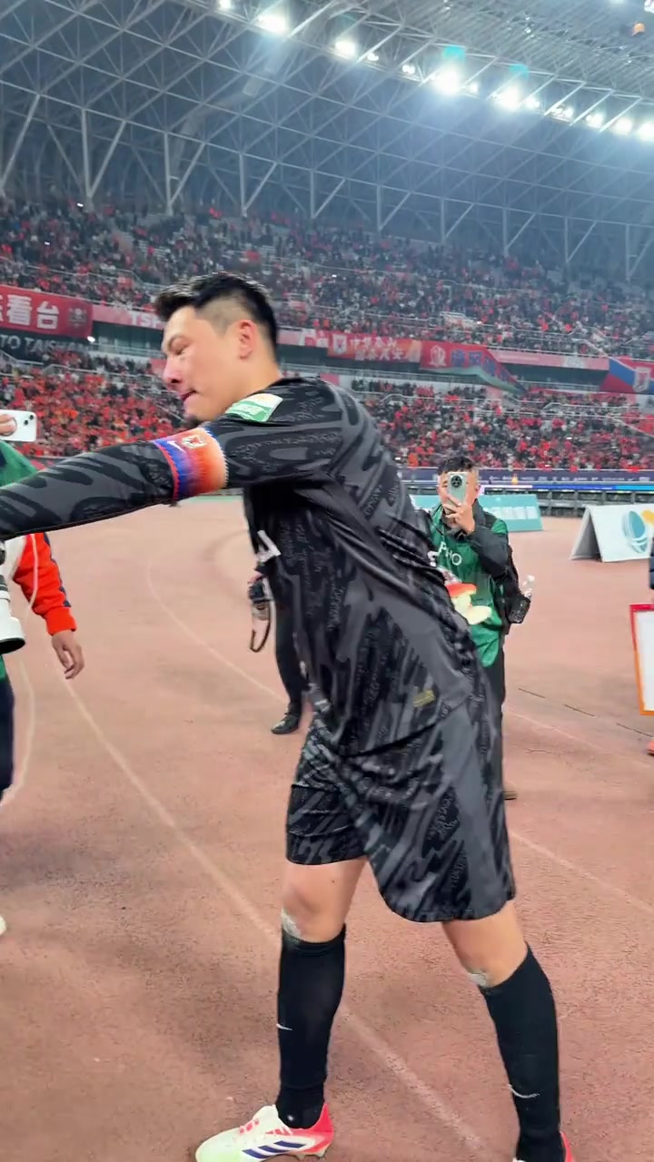 泰山隊主場31戰(zhàn)勝海港賽后王大雷最霸氣的一次we are one