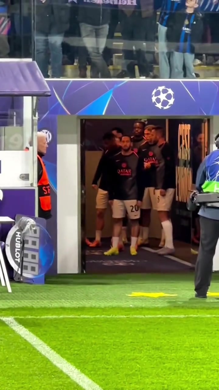 有梅老板那范兒了實(shí)拍勞塔羅率領(lǐng)國米眾將出場