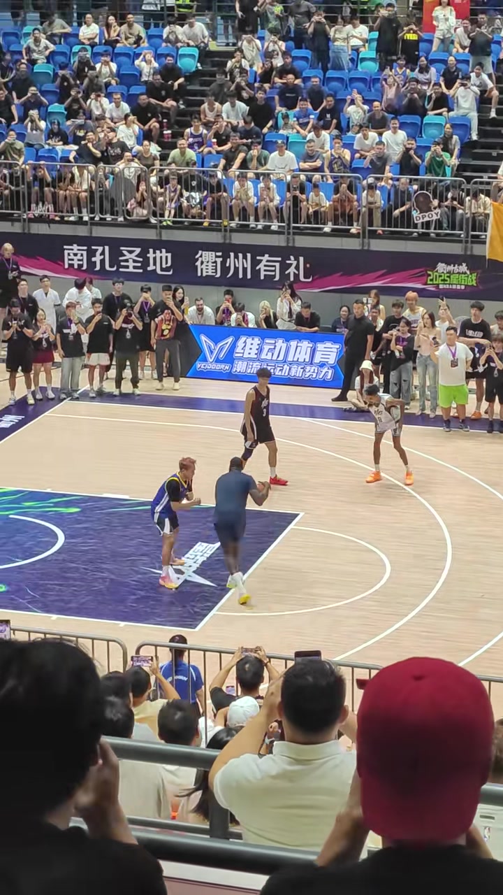 節(jié)目效果拉滿程鑫凱穿普爾球衣單防追夢追夢一路碾至籃下得分