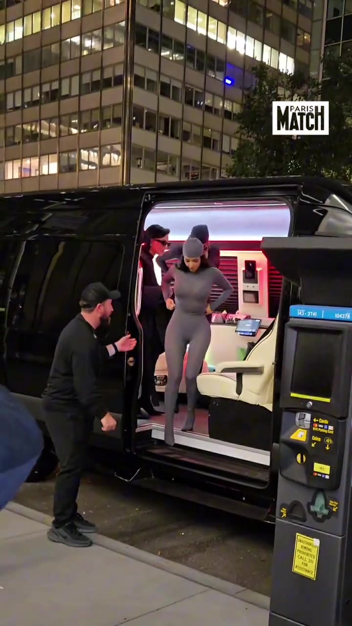 最強防守陣容卡戴珊一家也有自己的戰(zhàn)衣了