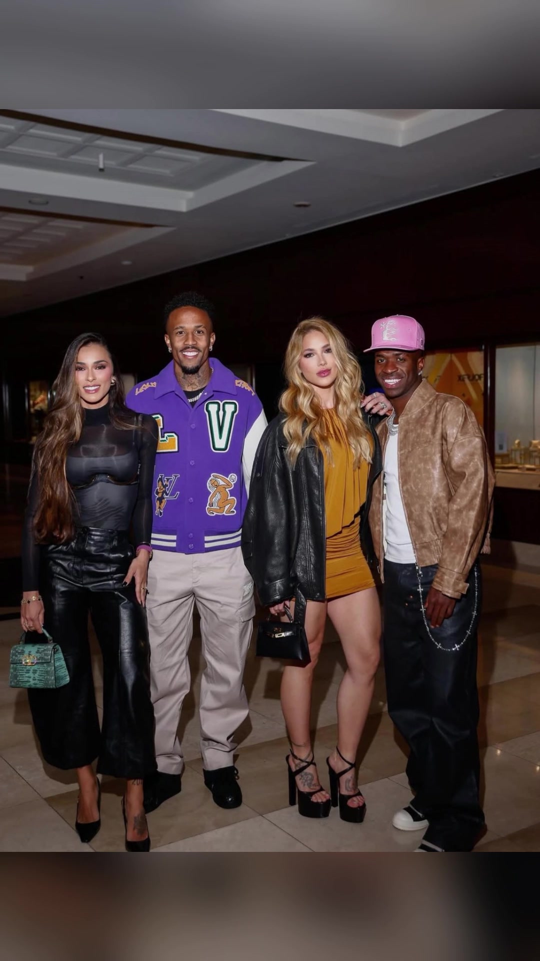 看著就攢勁維尼修斯和米利唐各種帶著性感女友在摩納哥度假