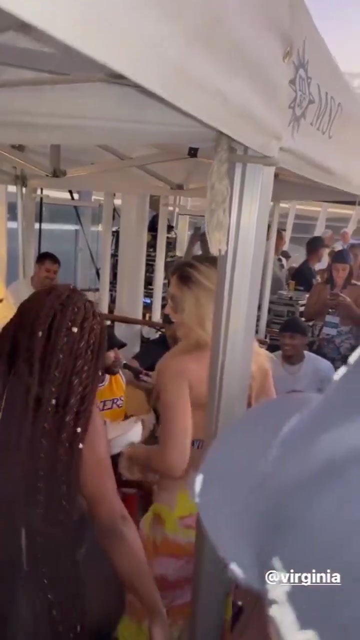 2023年維尼修斯現(xiàn)任女友為內(nèi)馬爾跳抖臀舞