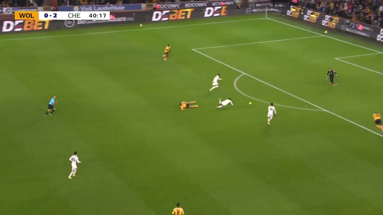 切爾西3-0領(lǐng)先狼隊后場出球失誤埃斯特旺挑射破門