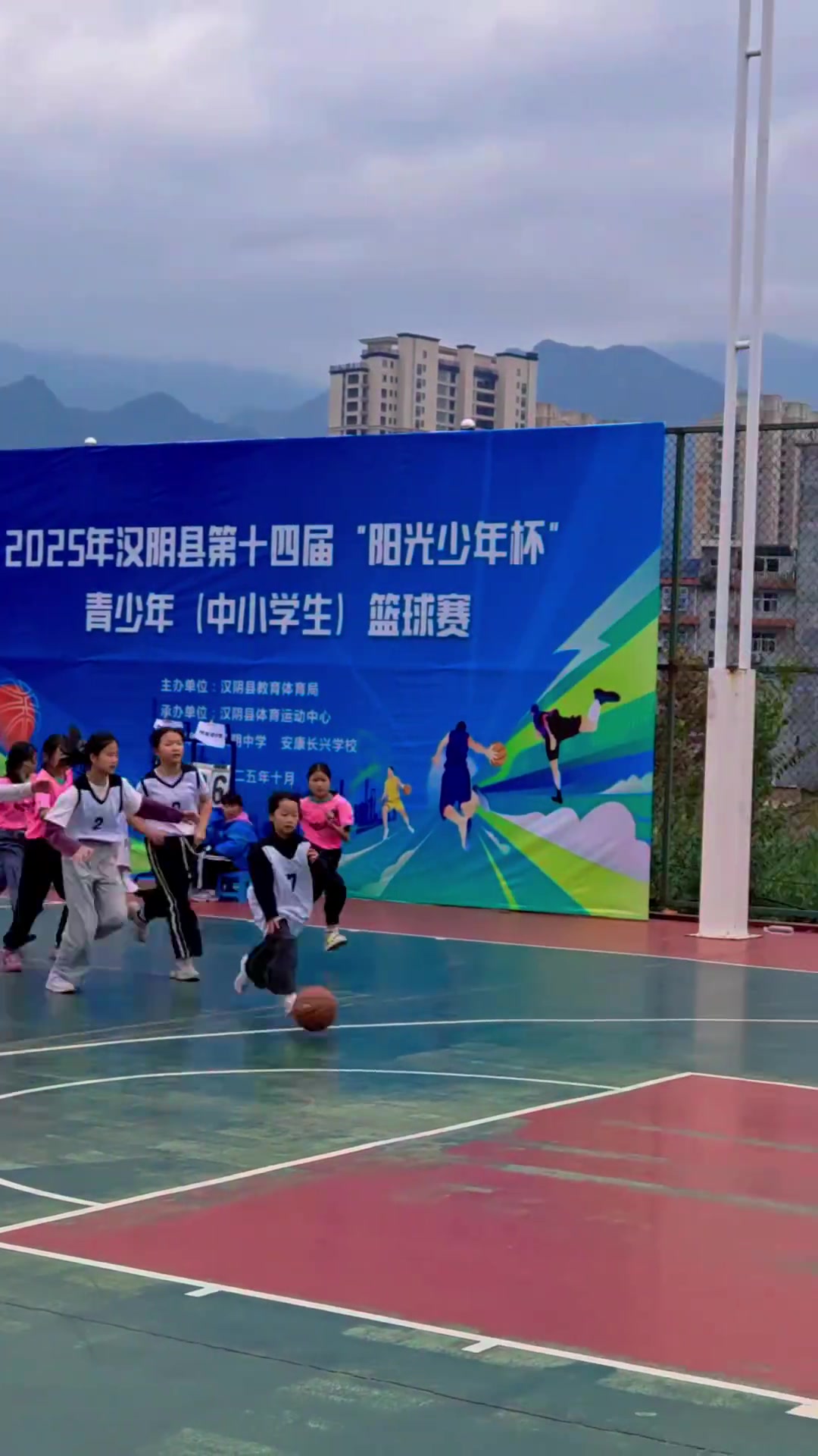 她是怎么做到全場(chǎng)個(gè)子最小但又這么厲害