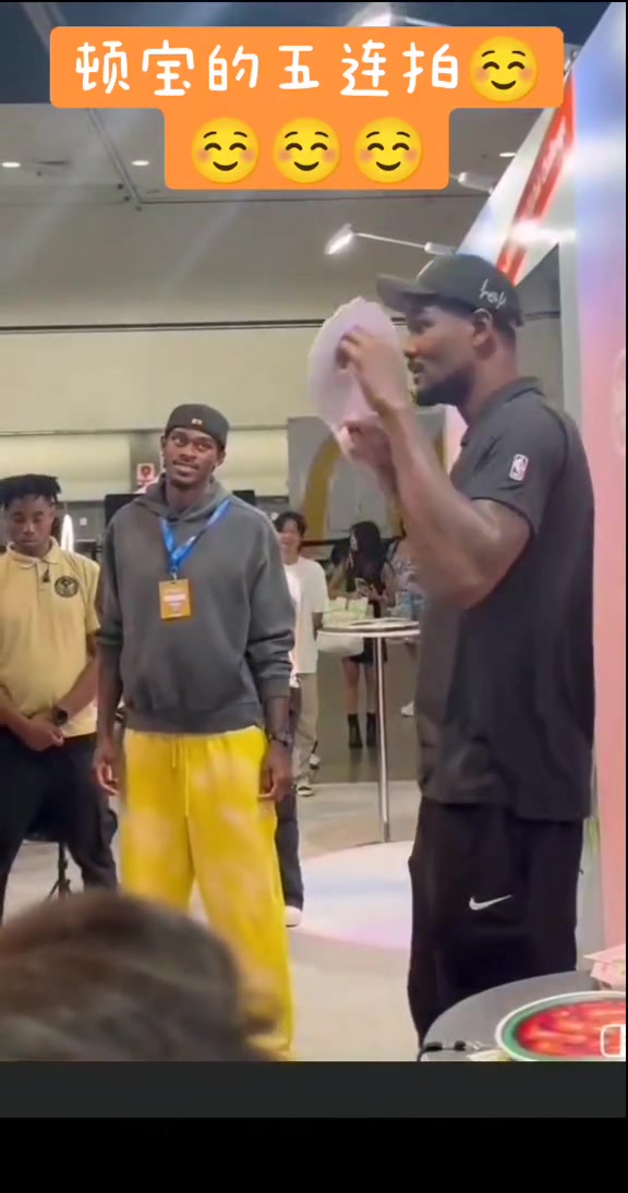 艾頓賣萌五連拍 一旁的范德比爾特都沒(méi)眼看了