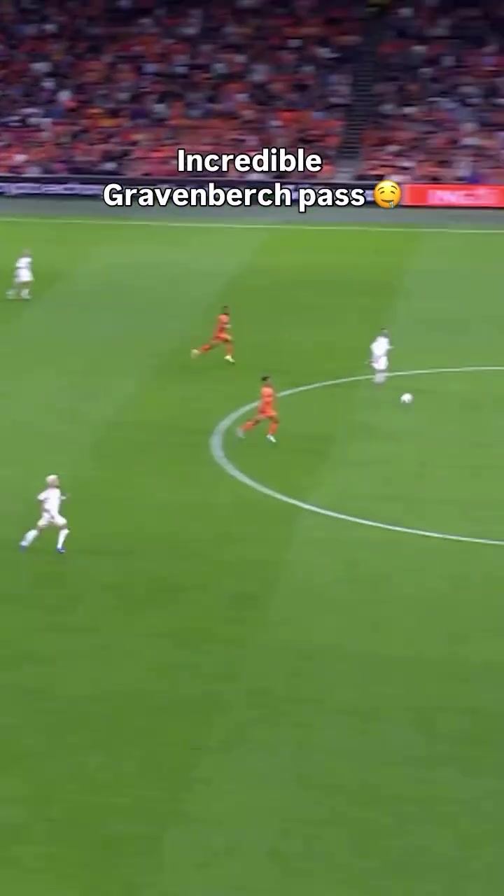 隊(duì)危速歸一起欣賞赫拉芬貝赫的凌空傳球絕對(duì)的大師級(jí)