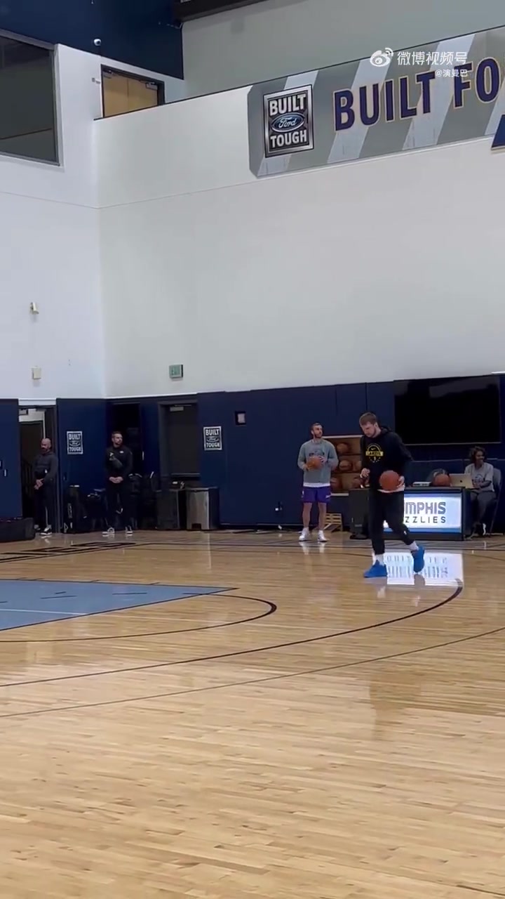 今天要復(fù)出東契奇參加隊內(nèi)訓(xùn)練狀態(tài)相當(dāng)輕松