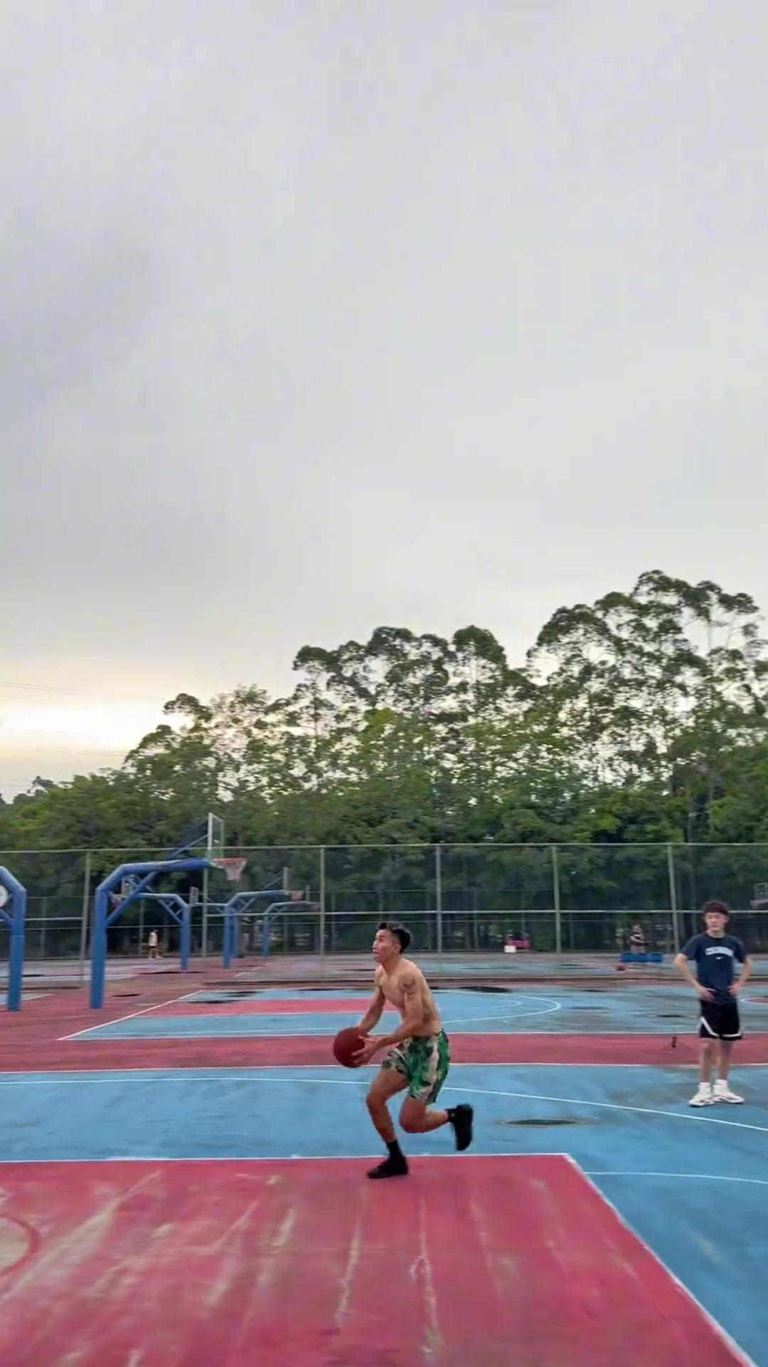 不是哥們我都沒準(zhǔn)備好你能扣這些動作