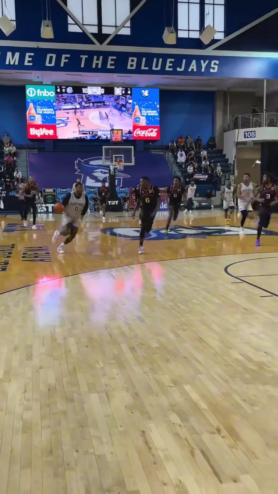 阿門跳起來以后整個身體有一種獨特的懸空感很多年沒見過了